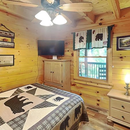 Lazy Cub Lodge, 3 Bedrooms, Pool Table, Hot Tub, WiFi, Sleeps 10 Pigeon Forge Buitenkant foto