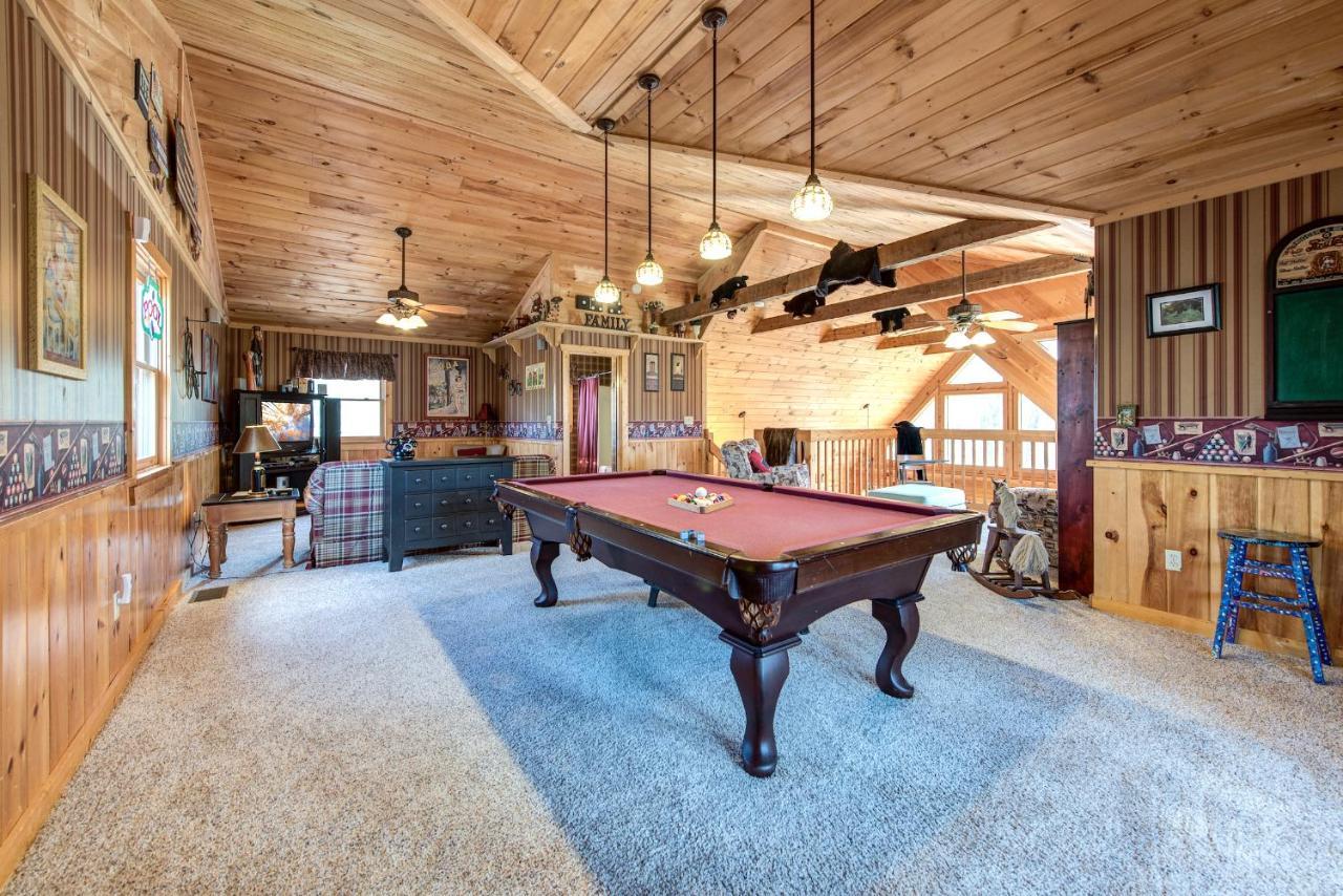 Lazy Cub Lodge, 3 Bedrooms, Pool Table, Hot Tub, WiFi, Sleeps 10 Pigeon Forge Buitenkant foto