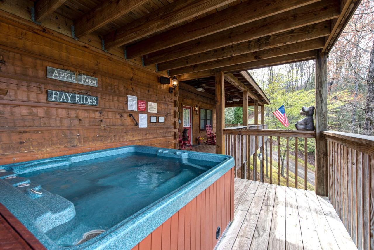 Lazy Cub Lodge, 3 Bedrooms, Pool Table, Hot Tub, WiFi, Sleeps 10 Pigeon Forge Buitenkant foto