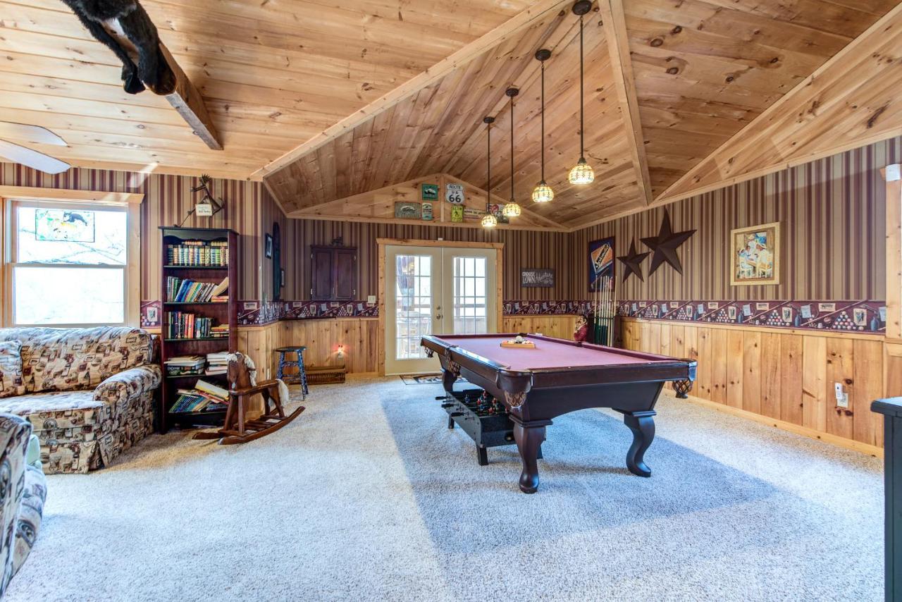 Lazy Cub Lodge, 3 Bedrooms, Pool Table, Hot Tub, WiFi, Sleeps 10 Pigeon Forge Buitenkant foto