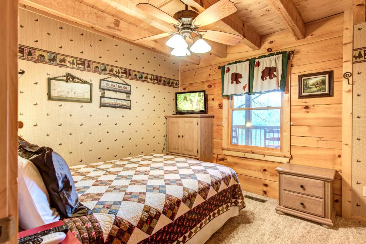 Lazy Cub Lodge, 3 Bedrooms, Pool Table, Hot Tub, WiFi, Sleeps 10 Pigeon Forge Buitenkant foto