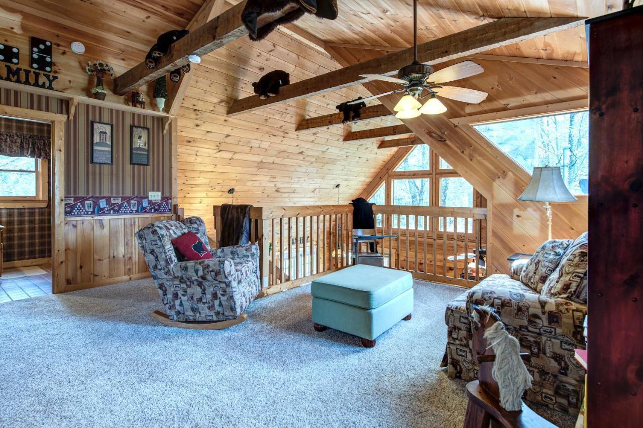 Lazy Cub Lodge, 3 Bedrooms, Pool Table, Hot Tub, WiFi, Sleeps 10 Pigeon Forge Buitenkant foto