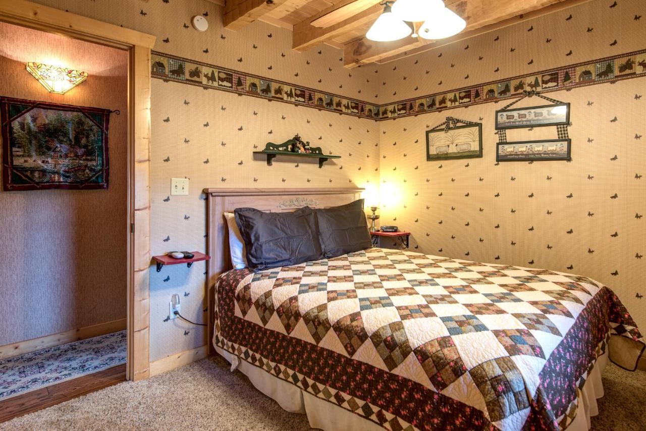 Lazy Cub Lodge, 3 Bedrooms, Pool Table, Hot Tub, WiFi, Sleeps 10 Pigeon Forge Buitenkant foto