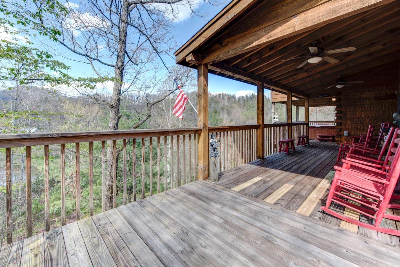 Lazy Cub Lodge, 3 Bedrooms, Pool Table, Hot Tub, WiFi, Sleeps 10 Pigeon Forge Buitenkant foto