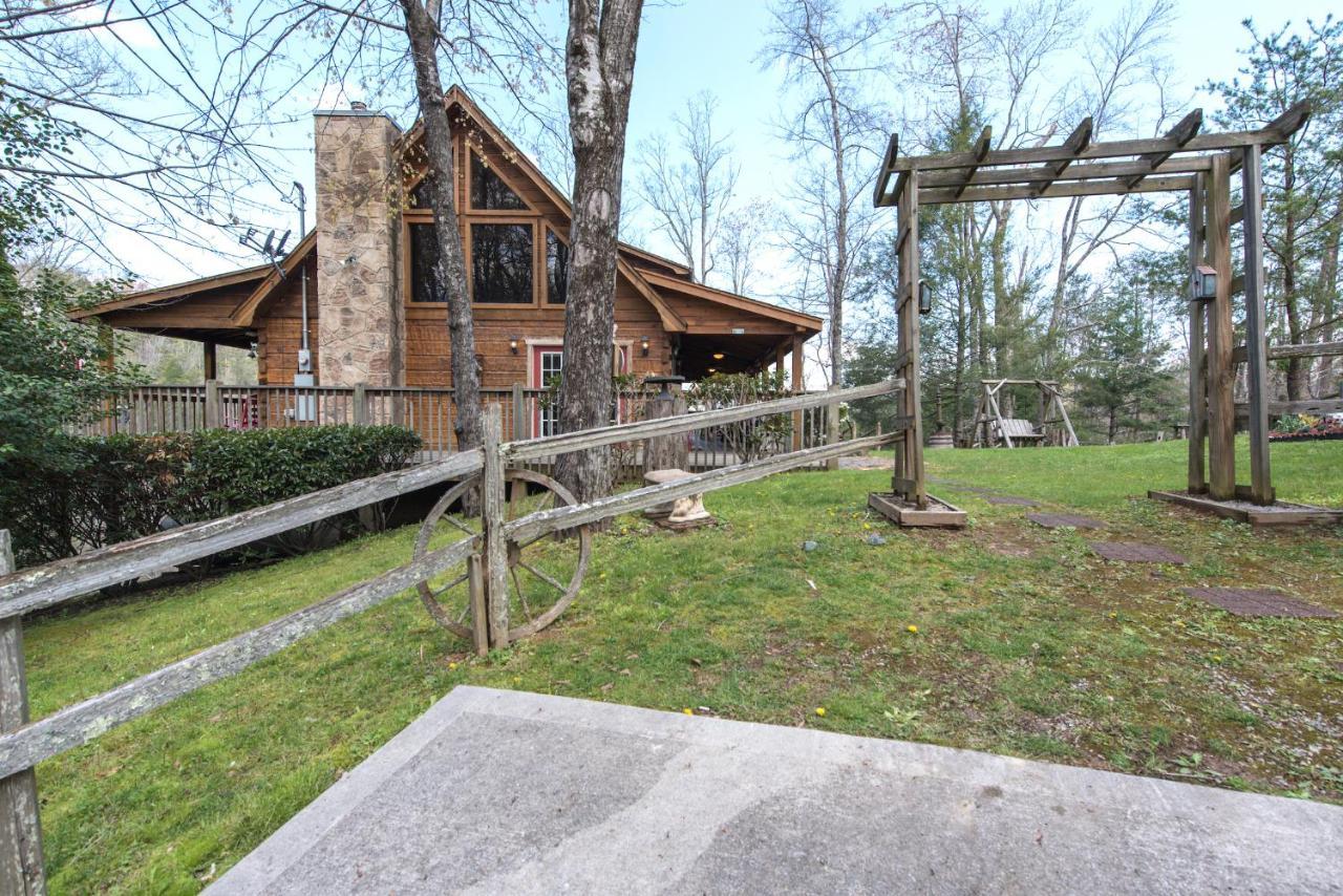 Lazy Cub Lodge, 3 Bedrooms, Pool Table, Hot Tub, WiFi, Sleeps 10 Pigeon Forge Buitenkant foto