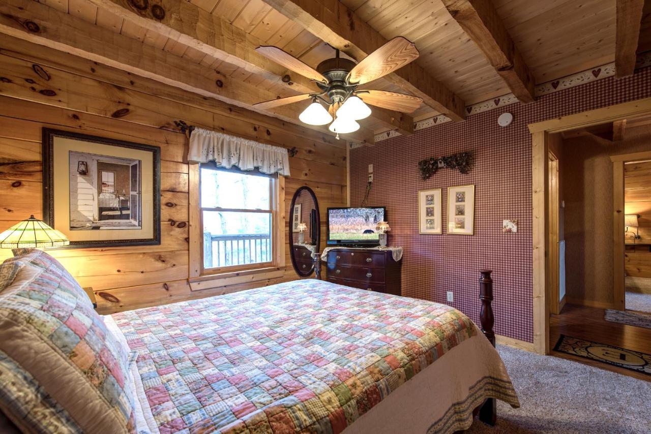 Lazy Cub Lodge, 3 Bedrooms, Pool Table, Hot Tub, WiFi, Sleeps 10 Pigeon Forge Buitenkant foto