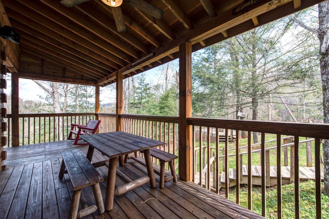 Lazy Cub Lodge, 3 Bedrooms, Pool Table, Hot Tub, WiFi, Sleeps 10 Pigeon Forge Buitenkant foto