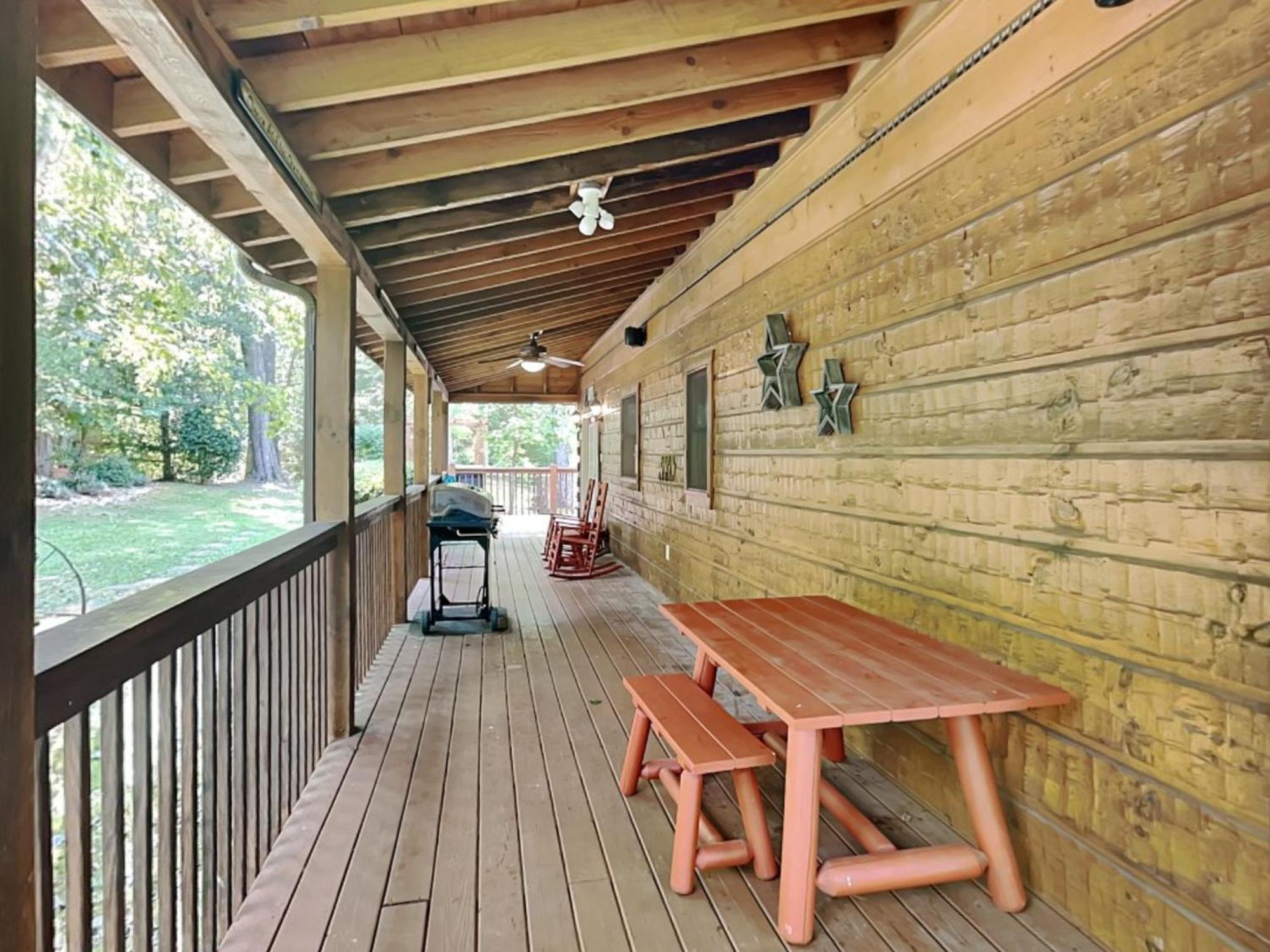 Lazy Cub Lodge, 3 Bedrooms, Pool Table, Hot Tub, WiFi, Sleeps 10 Pigeon Forge Buitenkant foto