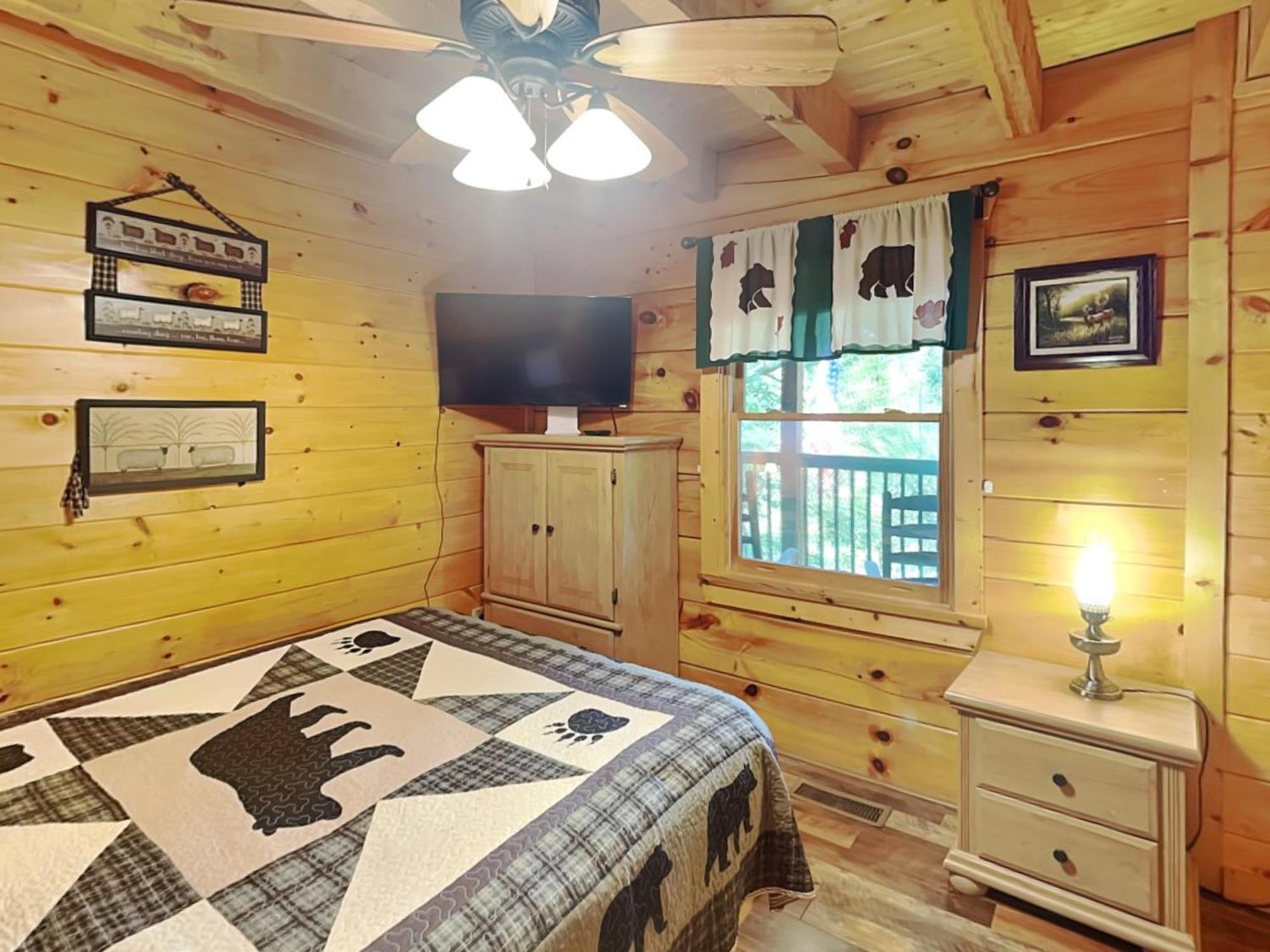 Lazy Cub Lodge, 3 Bedrooms, Pool Table, Hot Tub, WiFi, Sleeps 10 Pigeon Forge Buitenkant foto