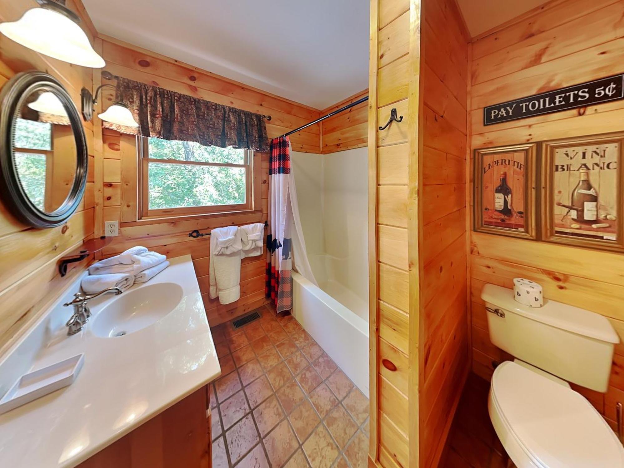 Lazy Cub Lodge, 3 Bedrooms, Pool Table, Hot Tub, WiFi, Sleeps 10 Pigeon Forge Buitenkant foto