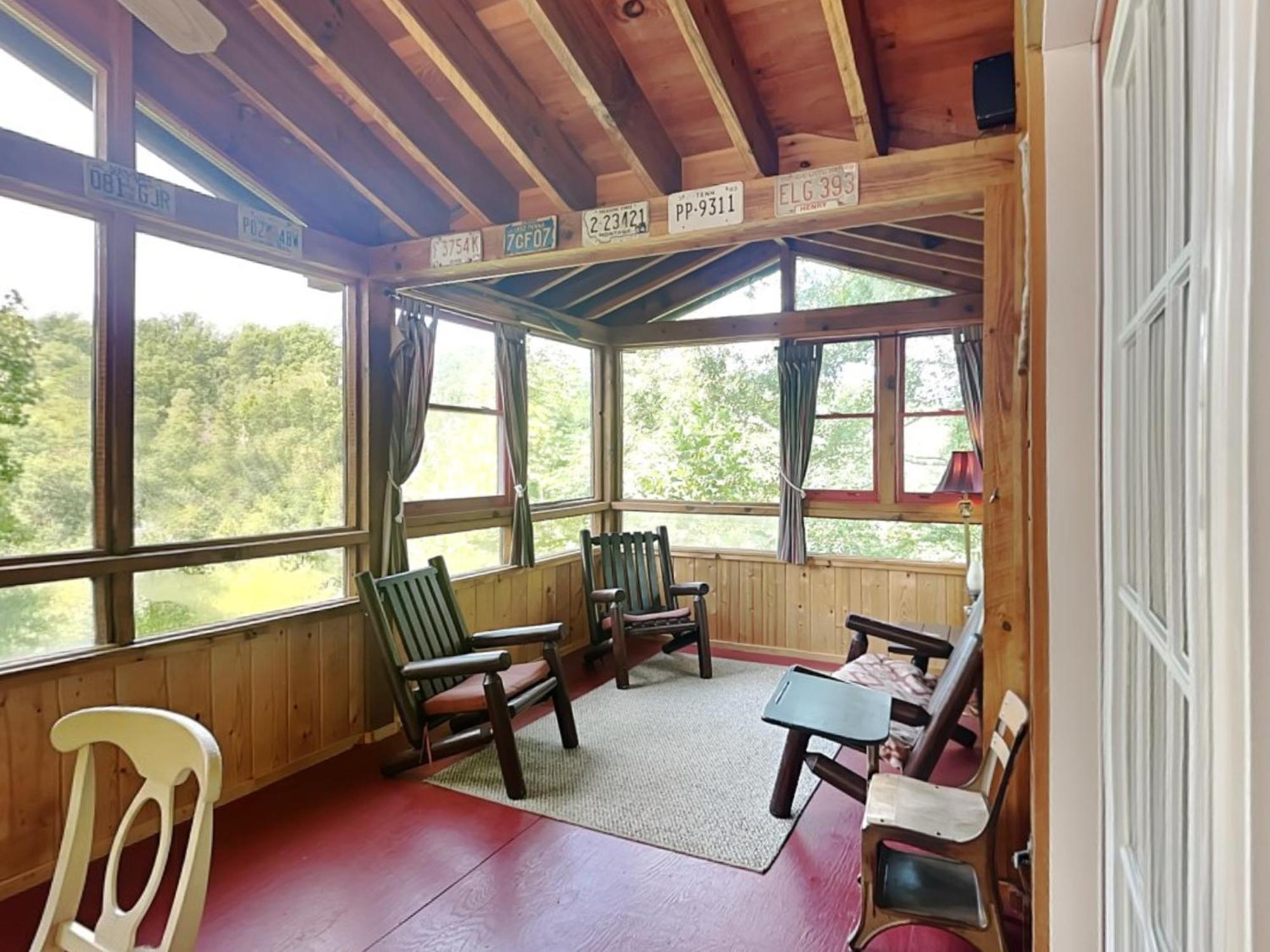 Lazy Cub Lodge, 3 Bedrooms, Pool Table, Hot Tub, WiFi, Sleeps 10 Pigeon Forge Buitenkant foto