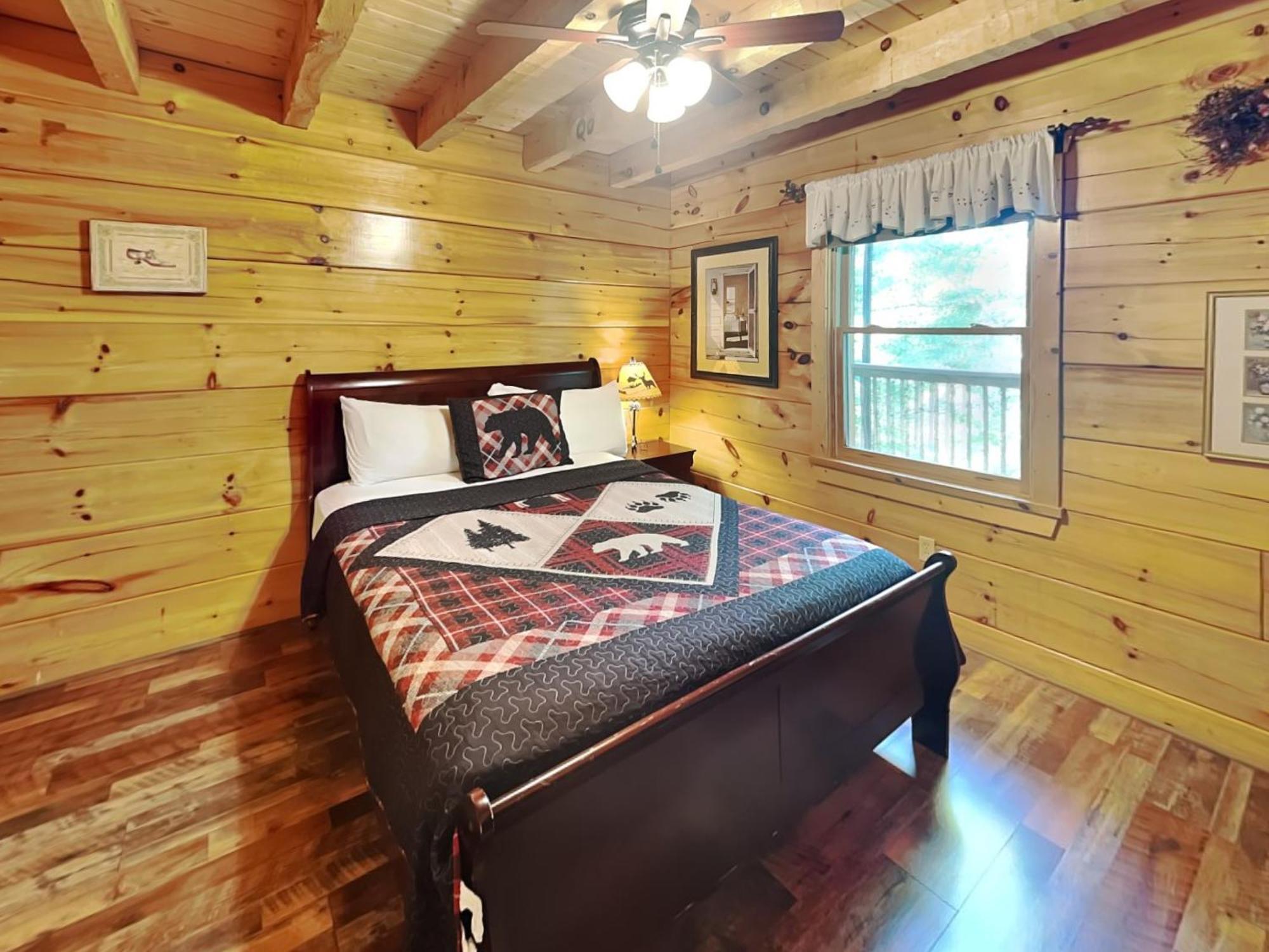 Lazy Cub Lodge, 3 Bedrooms, Pool Table, Hot Tub, WiFi, Sleeps 10 Pigeon Forge Buitenkant foto